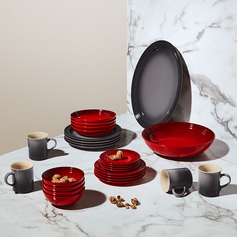 26-Piece Complete Classic Dinnerware Set | Le Creuset